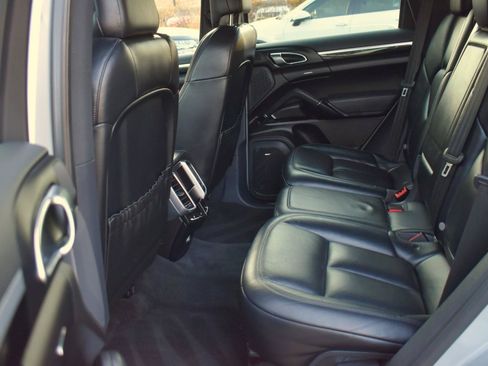 Used 2017 Porsche Cayenne Platinum Edition AWD/4WD image 31