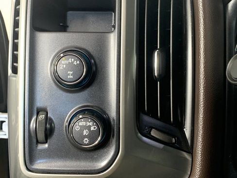 Used 2018 Chevrolet Silverado 1500 LT w/ Texas Edition image 17