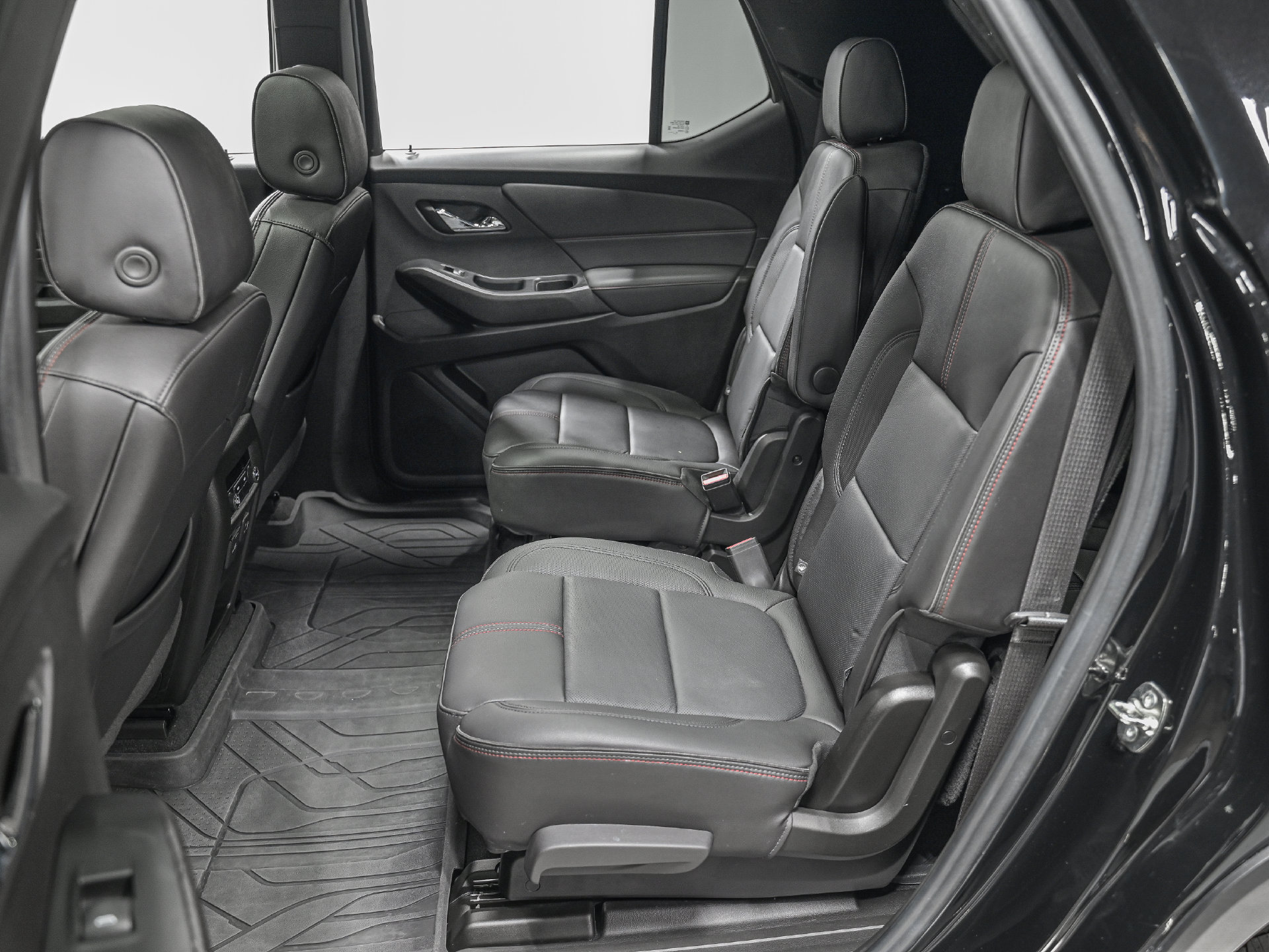 Used 2023 Chevrolet Traverse RS w/ LPO, Floor Liner Package AWD/4WD image 28