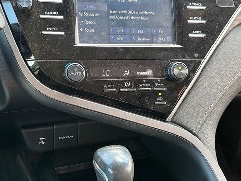 Used 2018 Toyota Camry SE FWD image 9
