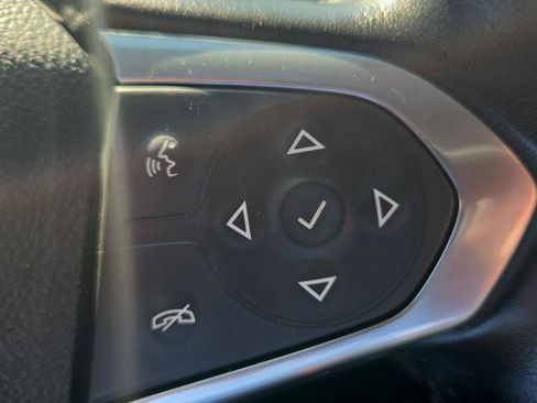 Used 2020 Chevrolet Traverse LT FWD image 14