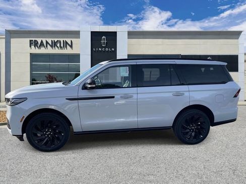 New 2025 Lincoln Navigator Reserve w/ Jet Appearance Package AWD/4WD image 6