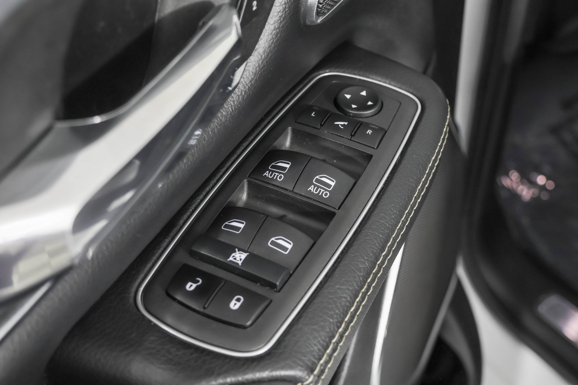 Used 2022 RAM 1500 Laramie AWD/4WD image 40