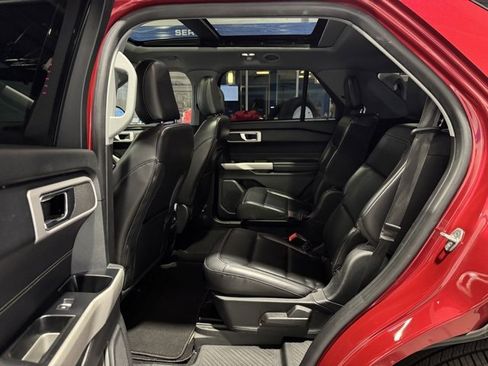 Used 2021 Ford Explorer XLT w/ Equipment Group 202A image 9