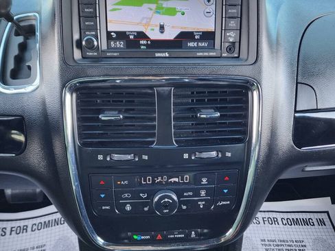 Used 2019 Dodge Grand Caravan SXT w/ Driver Convenience Group FWD image 14