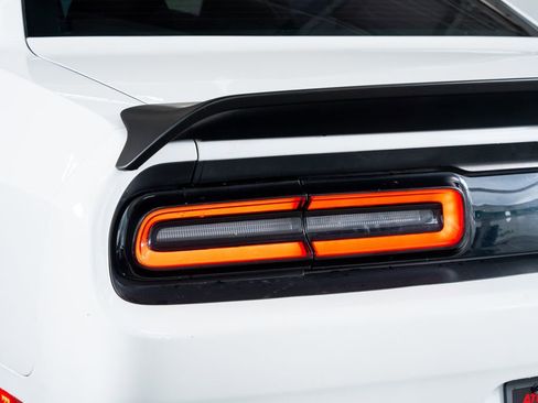 Used 2019 Dodge Challenger SRT Hellcat w/ Widebody Package RWD image 15
