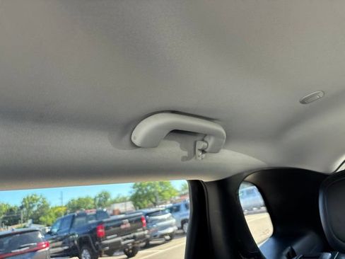 Used 2019 Jeep Cherokee Trailhawk AWD/4WD image 27