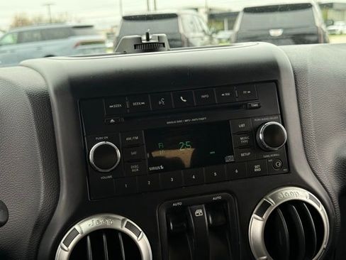 Used 2016 Jeep Wrangler Sahara w/ Connectivity Group AWD/4WD image 17