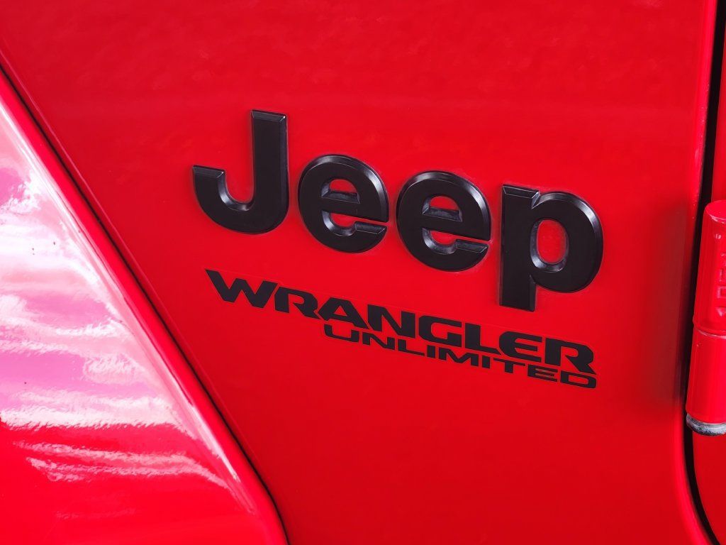 Used 2020 Jeep Wrangler Unlimited Sahara AWD/4WD image 31