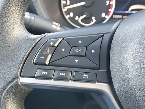 Used 2025 Nissan Sentra SV image 14