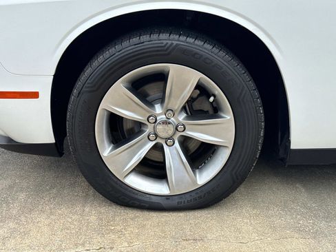 Used 2019 Dodge Challenger SXT image 10