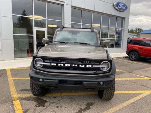 Used 2025 Ford Bronco Outer Banks w/ Sasquatch Package AWD/4WD image 9