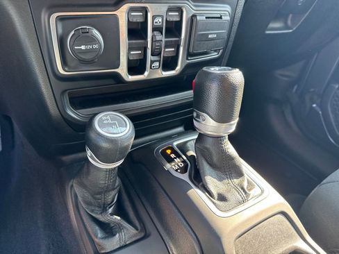 Used 2020 Jeep Wrangler Unlimited Sport S image 17