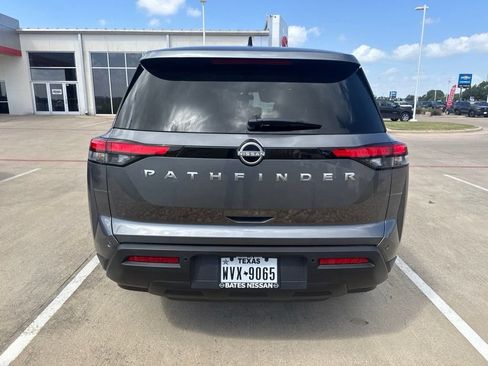 Used 2025 Nissan Pathfinder S FWD image 14
