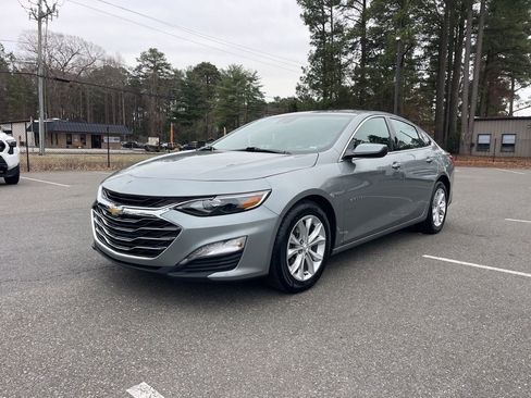 Used 2025 Chevrolet Malibu LT image 2