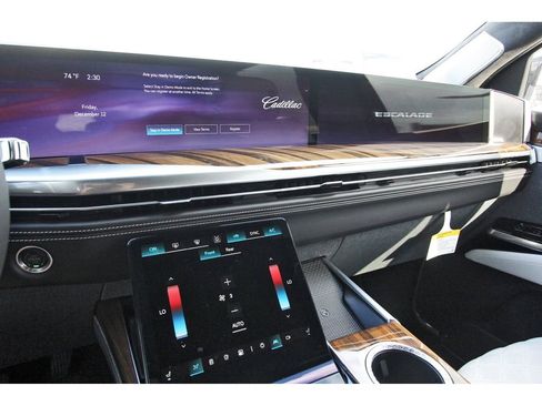 New 2026 Cadillac Escalade ESV Platinum Sport w/ LPO, Floor Liner Package image 17