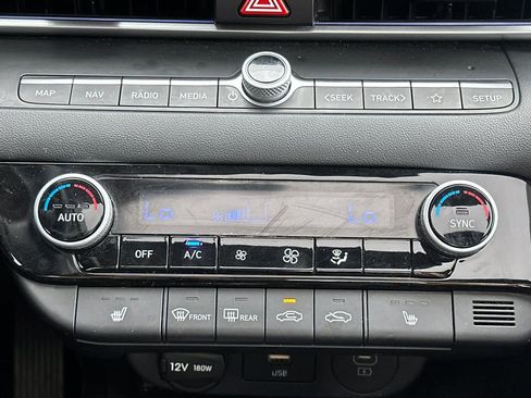 Used 2024 Hyundai Elantra Limited FWD image 20