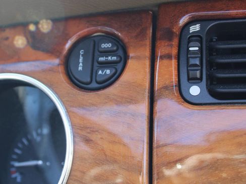 Used 2005 Jaguar XK8 XK8 2dr Convertible image 26