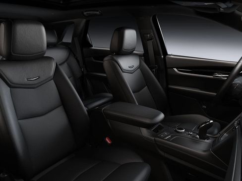 New 2025 Cadillac XT5 Premium Luxury w/ LPO, Floor Liner Package AWD/4WD image 9