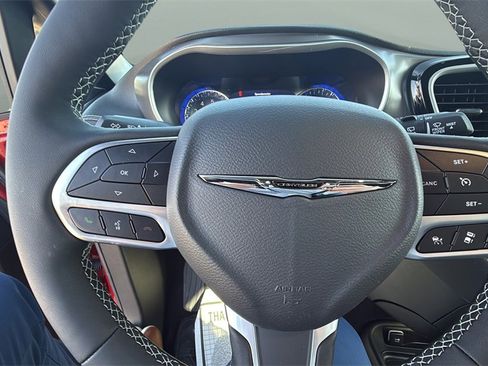 New 2026 Chrysler Pacifica Select image 20