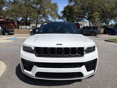 New 2026 Jeep Grand Cherokee L Summit image 9