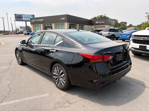 Used 2025 Nissan Altima 2.5 SV FWD image 5