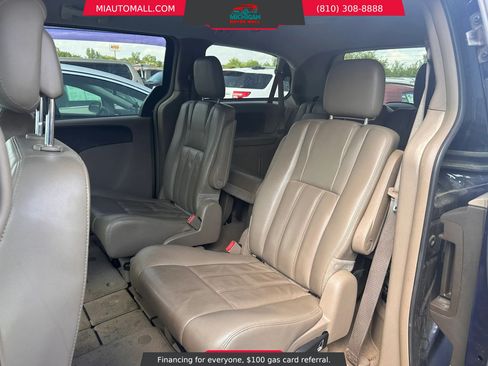 Used 2013 Chrysler Town & Country Touring FWD image 18