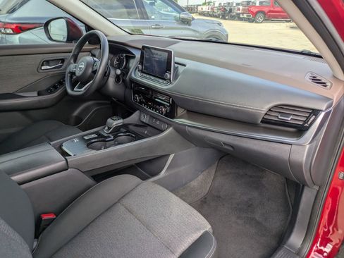 Used 2023 Nissan Rogue SV image 27