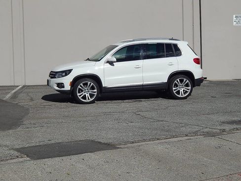 Used 2016 Volkswagen Tiguan SEL image 2