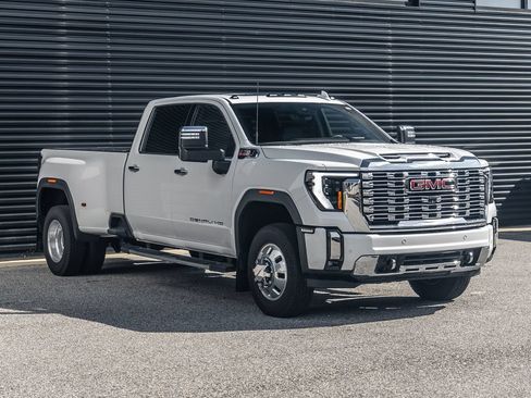 Used 2025 GMC Sierra 3500 Denali w/ Technology Package AWD/4WD image 7