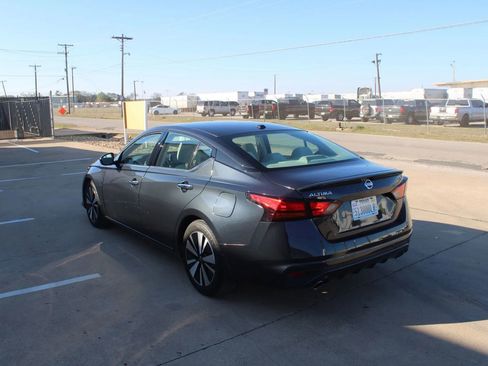 Used 2019 Nissan Altima 2.5 SV image 6