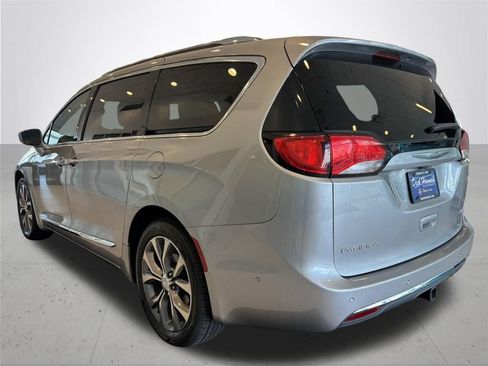 Used 2017 Chrysler Pacifica Limited FWD image 10
