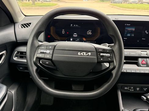 Used 2025 Kia K4 FWD image 30