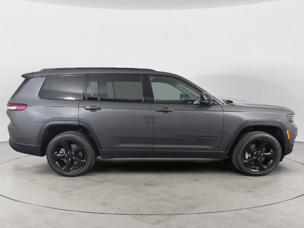 Used 2025 Jeep Grand Cherokee L Altitude AWD/4WD image 4