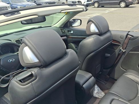 Used 2015 INFINITI Q60 Convertible w/ Premium Package RWD image 18