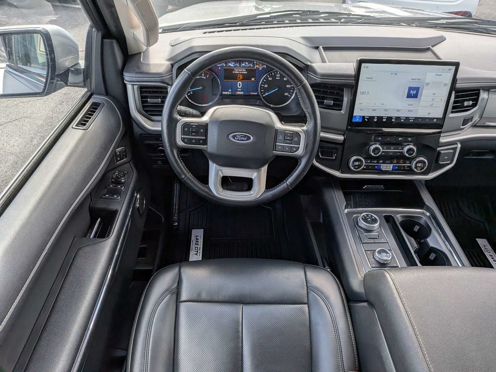 Used 2024 Ford Expedition XLT AWD/4WD image 14