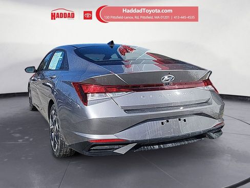 Used 2023 Hyundai Elantra SEL w/ Convenience Package image 3