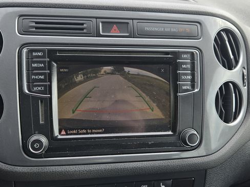 Used 2017 Volkswagen Tiguan S image 27