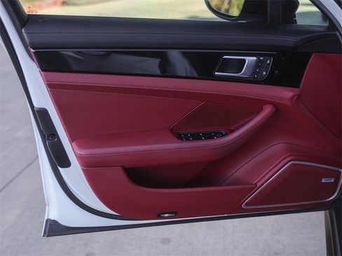 Certified 2023 Porsche Panamera 4S image 31