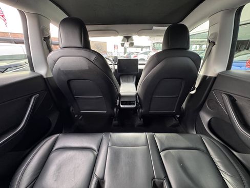 Used 2021 Tesla Model Y Long Range image 9