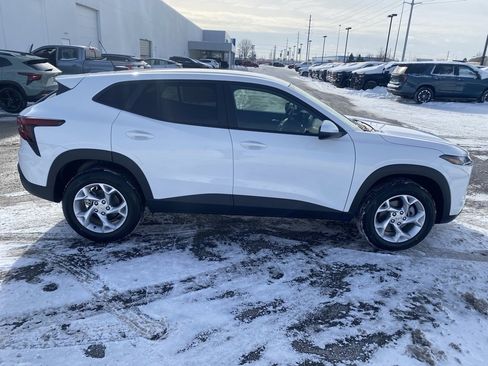 New 2026 Chevrolet Trax LS image 8