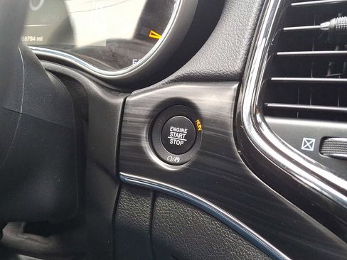 Used 2021 Jeep Grand Cherokee Limited image 27