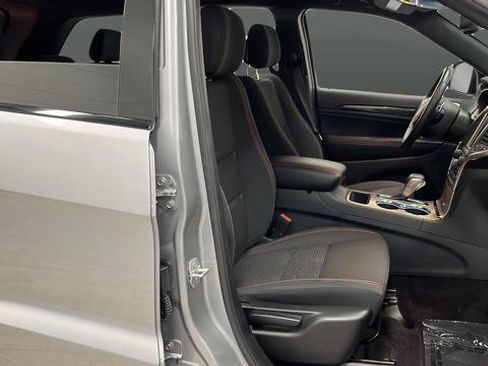 Used 2016 Jeep Grand Cherokee Laredo 75th Anniversary image 23