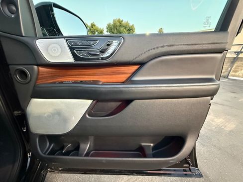 Used 2020 Lincoln Navigator L Reserve w/ Equipment Group 208A Reserve AWD/4WD image 39