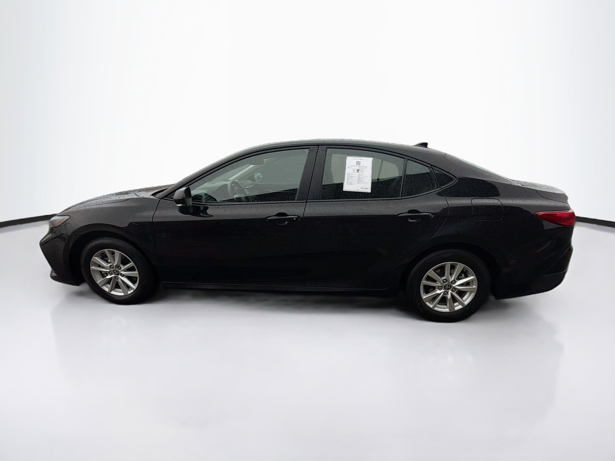 Used 2025 Toyota Camry LE FWD image 4