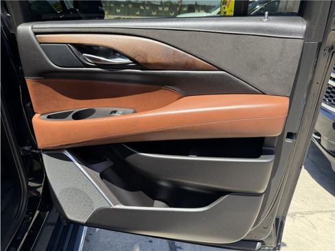Used 2019 Cadillac Escalade ESV Premium Luxury AWD/4WD image 32