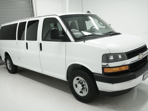 Used 2017 Chevrolet Express 3500 LT w/ LT Preferred Equipment Group image 3