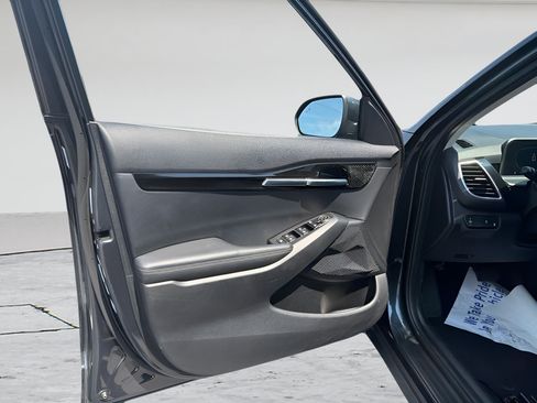 Used 2025 Kia Seltos S FWD image 11