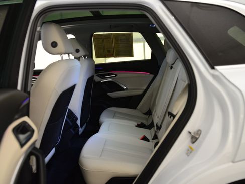 Used 2025 Audi Q5 Premium Plus image 13