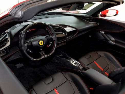 Used 2023 Ferrari SF90 Spider image 33